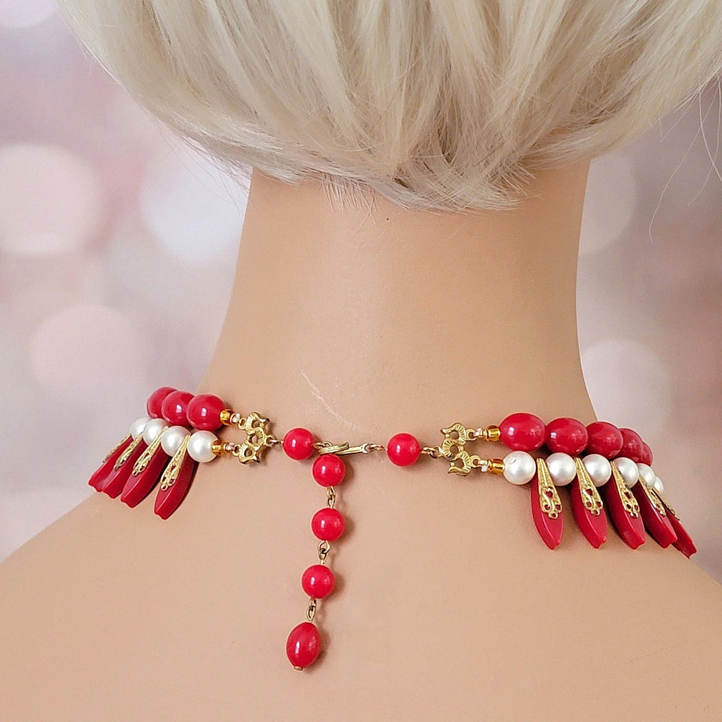 Extender chain of choker necklace on a mannequin.