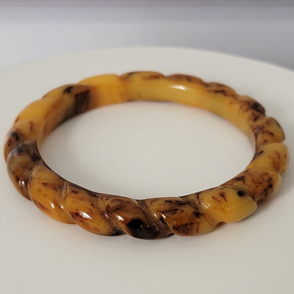 Brown swirl color vintage bracelet.