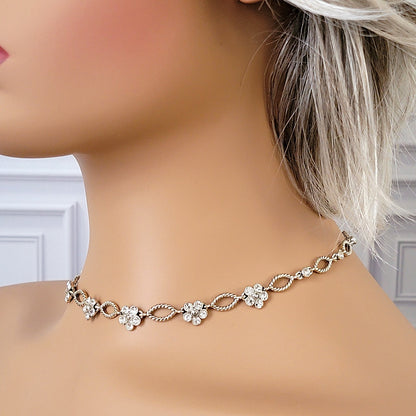 Flower rhinestone choker on a mannequin.