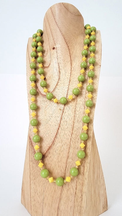 Long vintage 60s green and yellow beaded necklace.