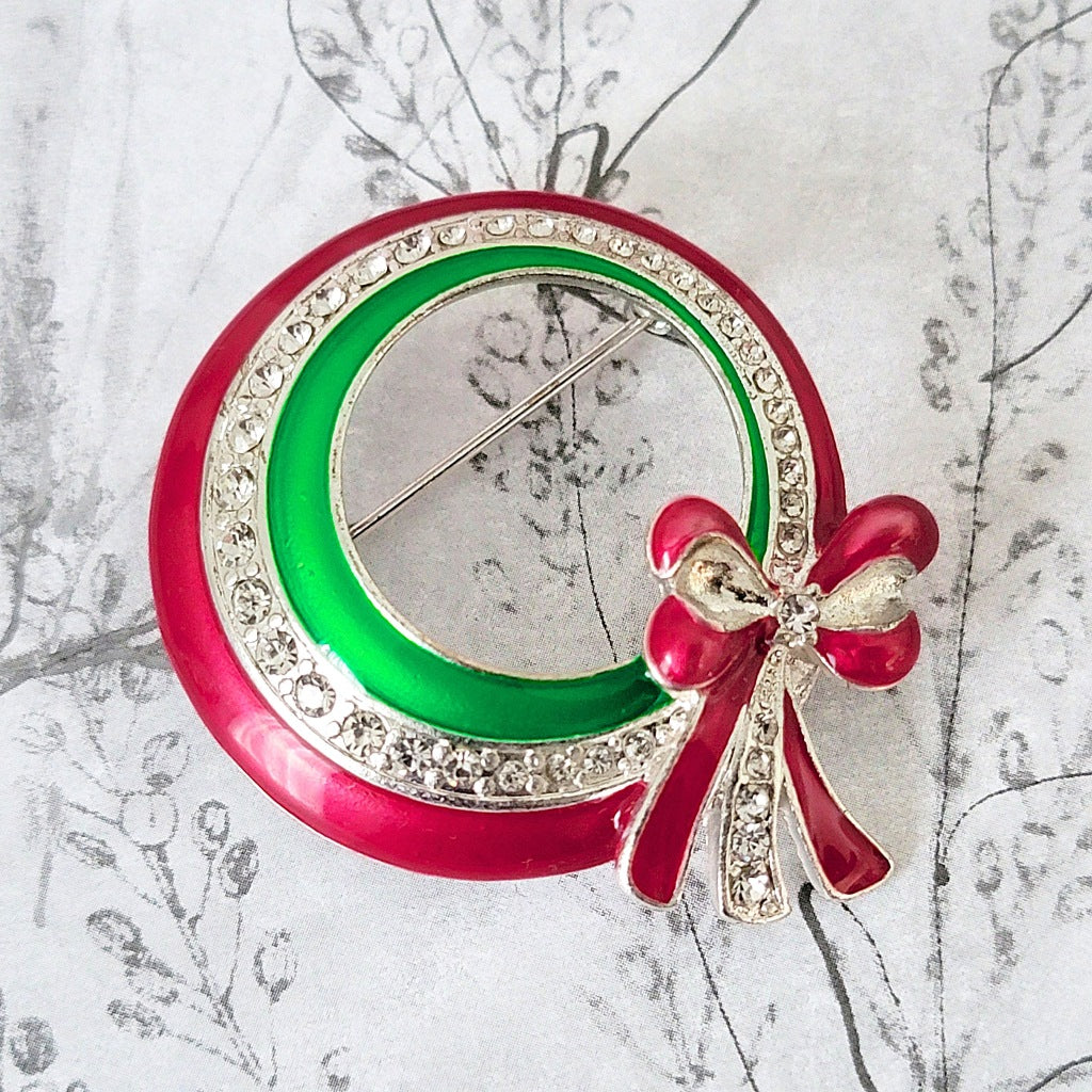 Red and green Christmas wreath brooch.