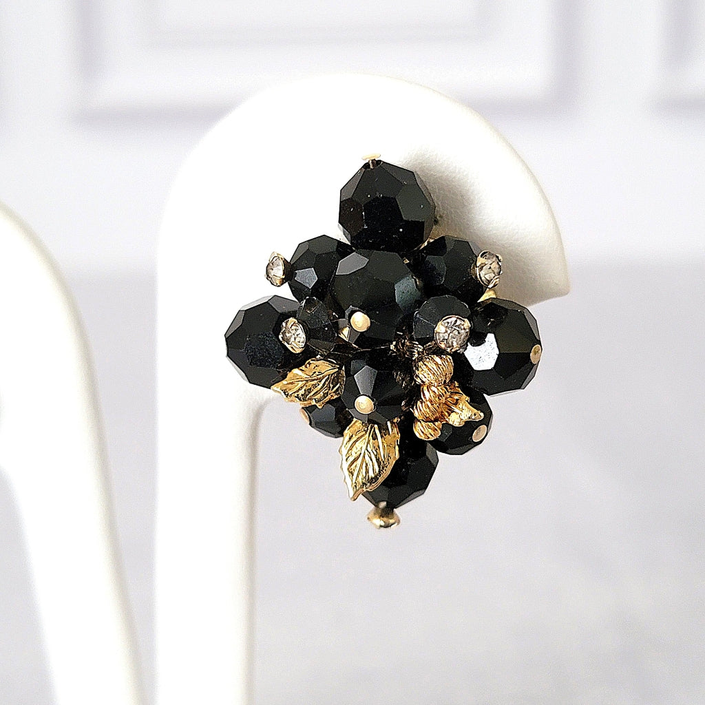 Vintage black bead clip earring.